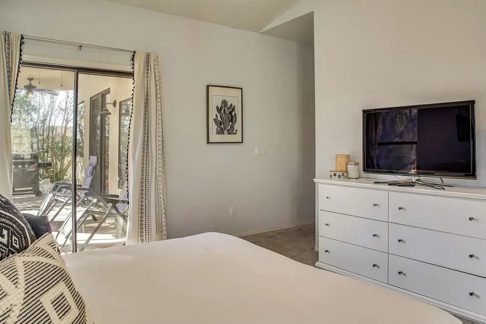 Pet-friendly Snowbird Haven w/ Pool in Gold Canyon