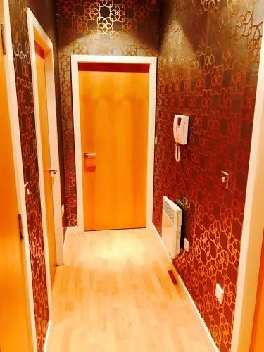 Glasgow City Center Flat with Parking