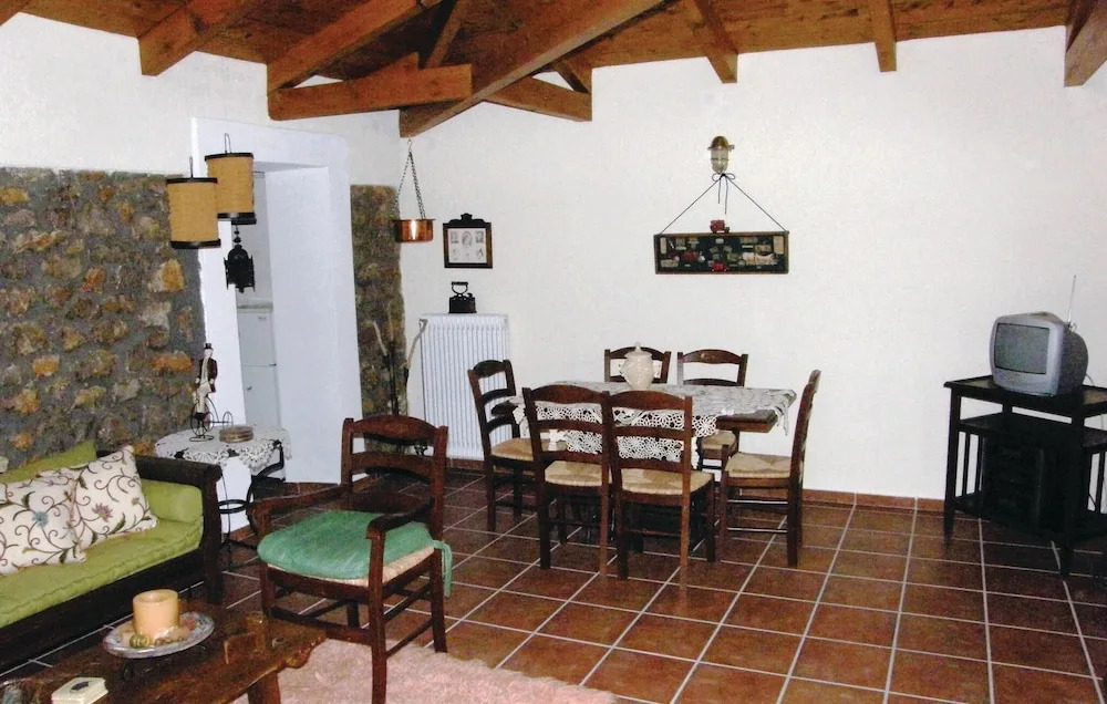 Awesome Home In Kamena Vourla