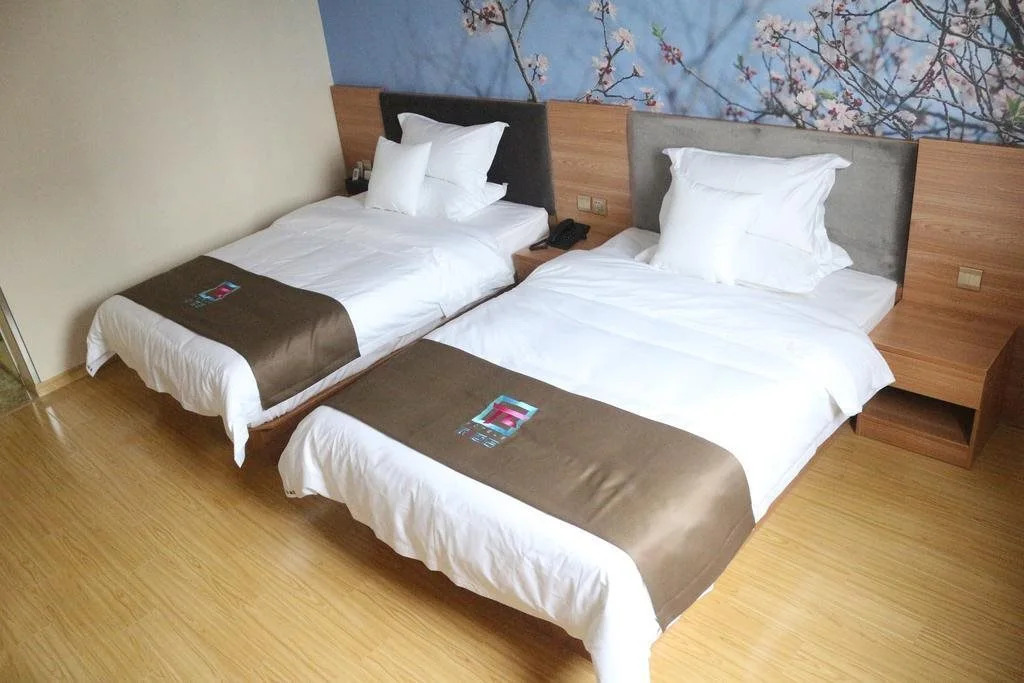 7 Days Party Inn