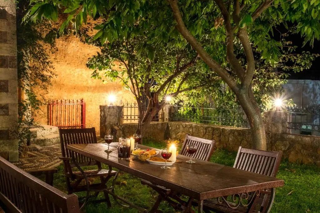 Ifigenia Lux MAISONETTE in oldtown and Villas in theriso vilage 14 km outside of chania
