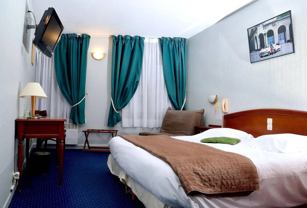 Logis Hôtel & Restaurant - Les Hauts de Montreuil