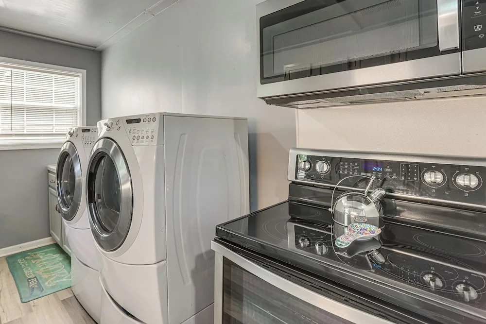 3 Mi to Downtown: Family-Friendly Birmingham Home