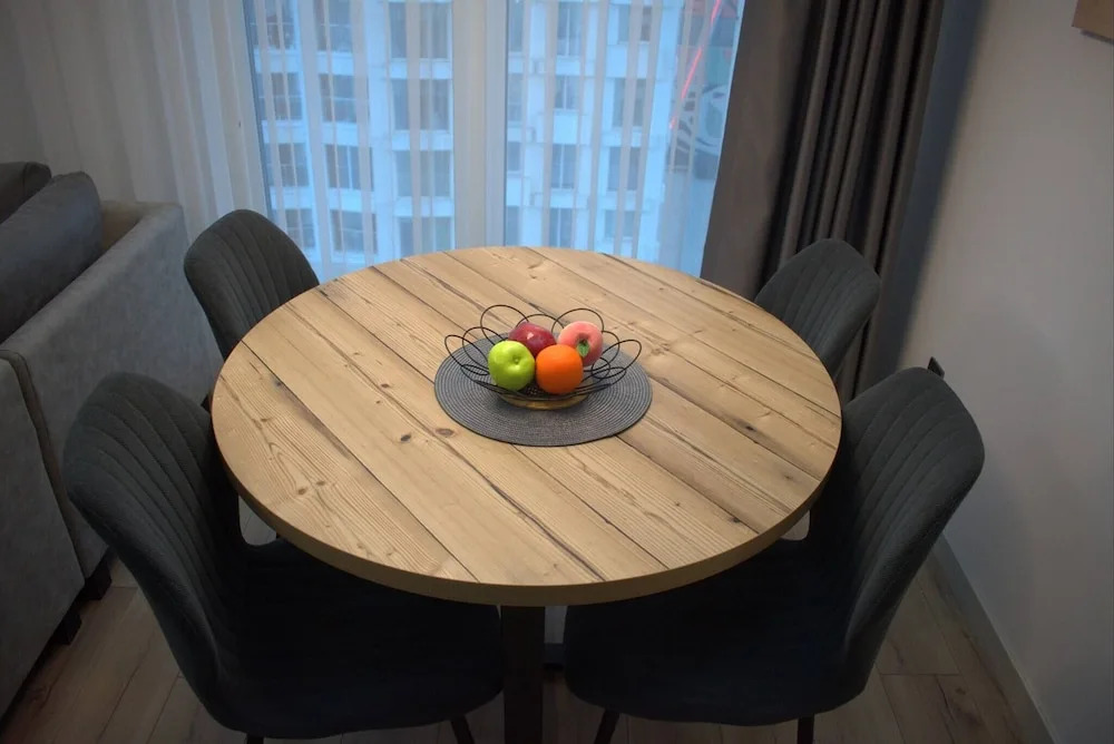 7th Floor Cozy Condo With Parking, Pool, Fitness !