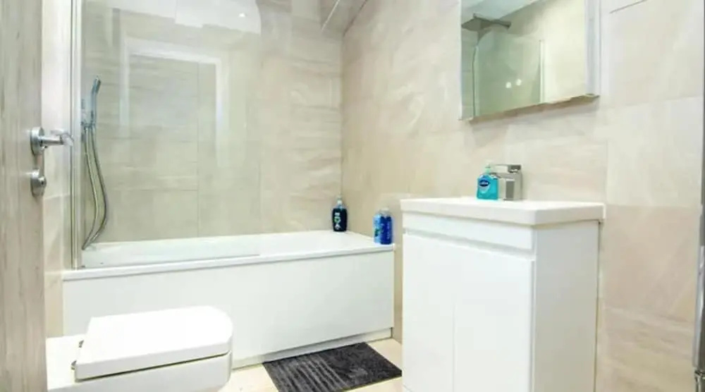 Spacious 1 bed Flat With View