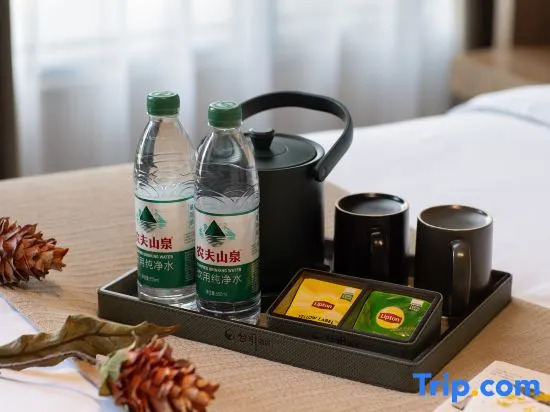 LAKESIDEBEAUTY·HOTEL