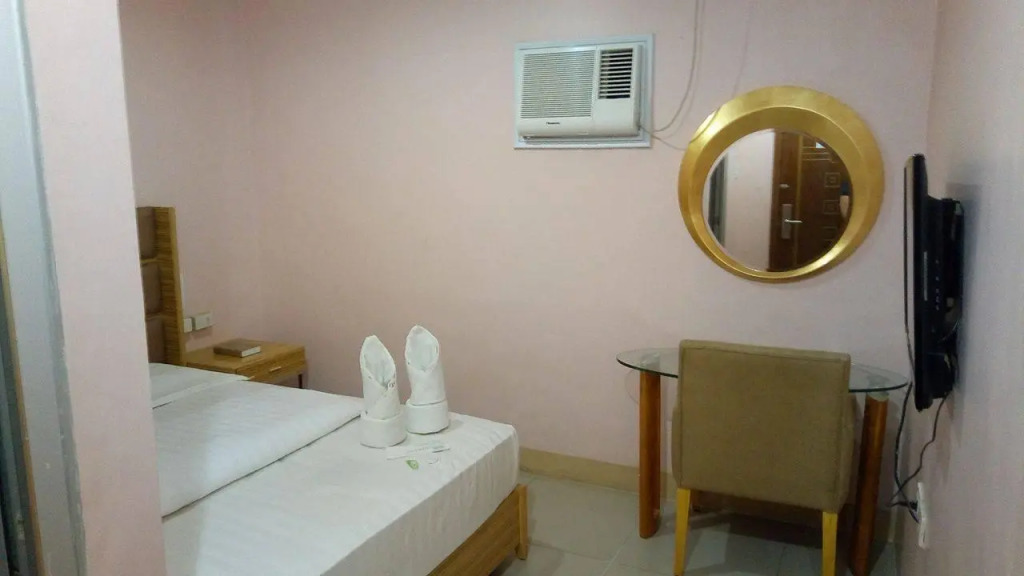 Meaco Royal Hotel-Legazpi