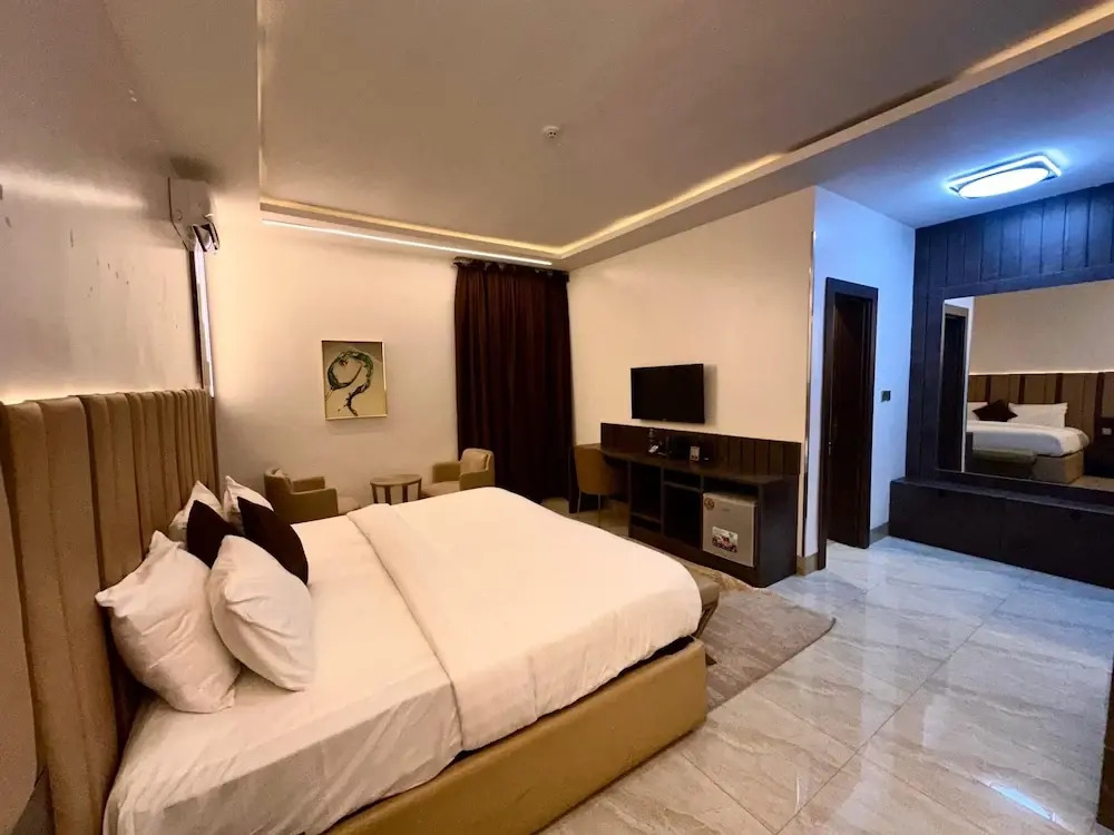 Lunar Signature Hotel & Suites