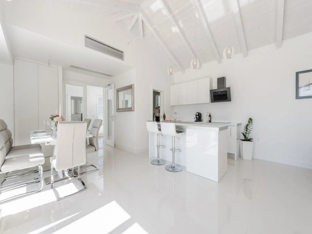 Luxurious Villa in Debeljak with Swimming Pool