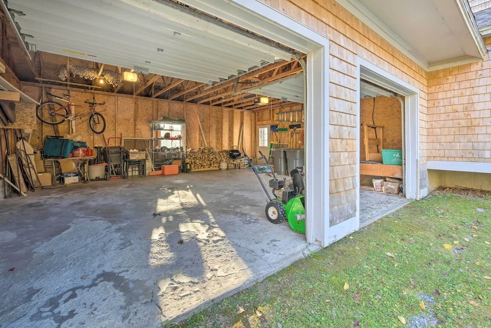 Private Home w/ Hot Tub Near Jay Peak Slopes