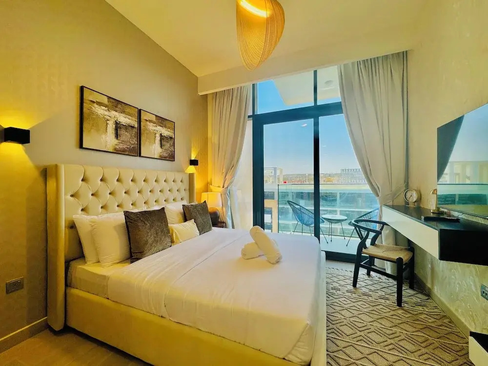 Venduras - Chic Studio in Azizi Riviera