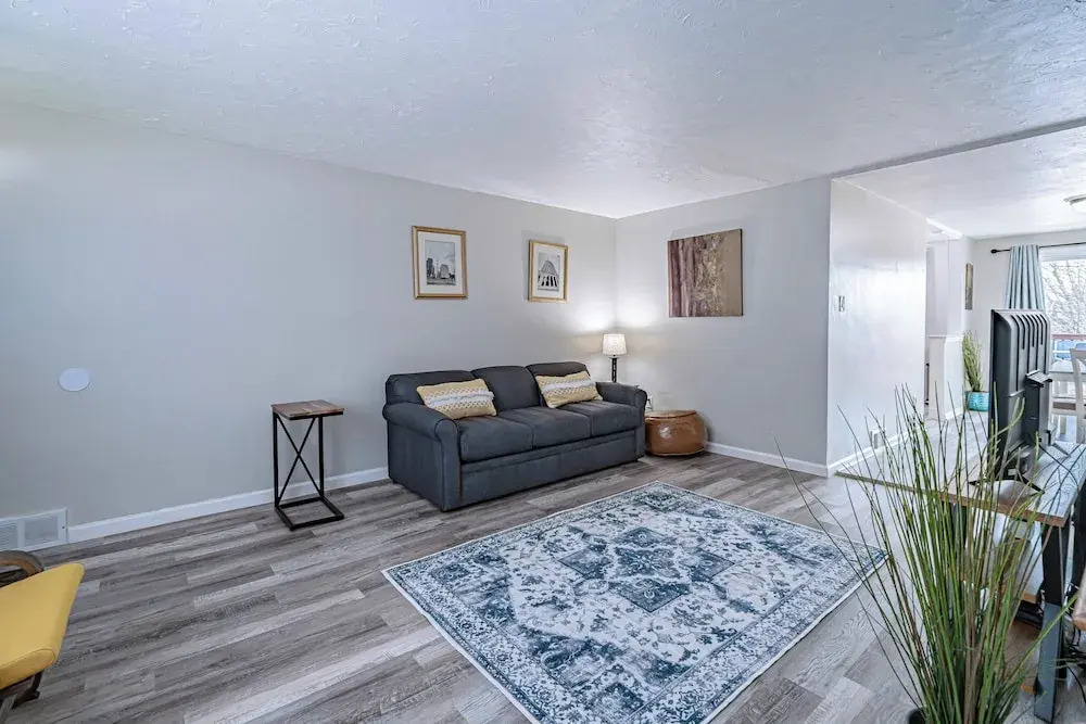 The Gallery, an Allentown Retreat with Views!
