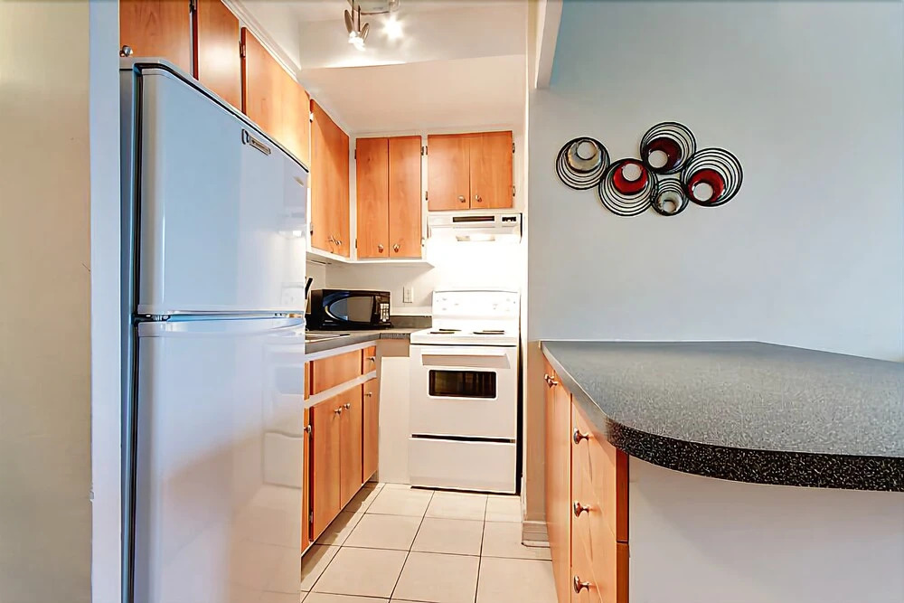 1-Bedroom Crescent Street by Hometrotting