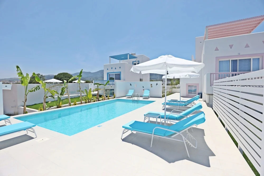 XENOS Villa 5 with a private pool near the sea
