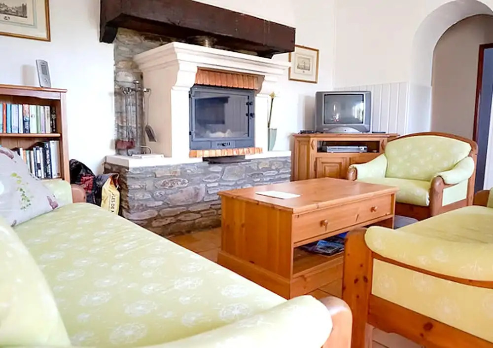 House With 2 Bedrooms in Froidfond, With Pool Access and Furnished Ter