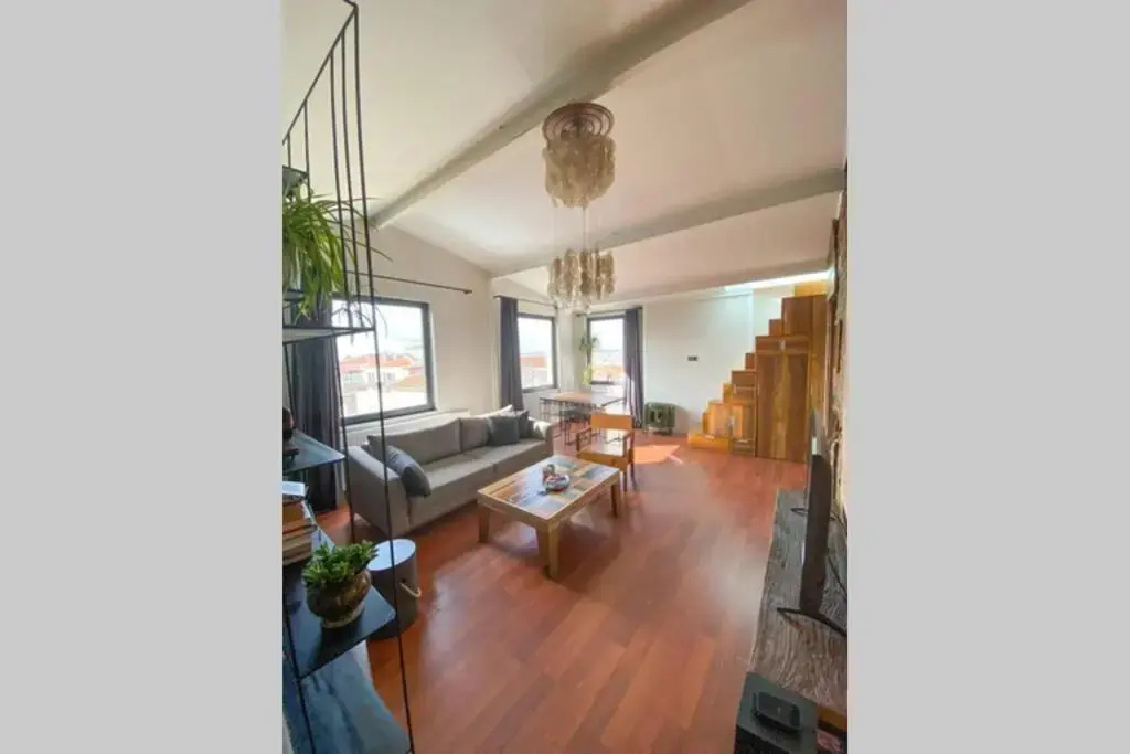 Unique LOFT with 2 BR, 2 Terraces and Amazing 360 Views!