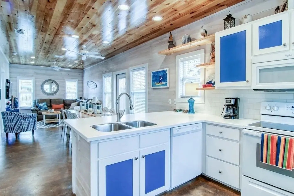 Beach Bear Lodge Unit 1 4 Bedrooms 3.5 Bathrooms Home