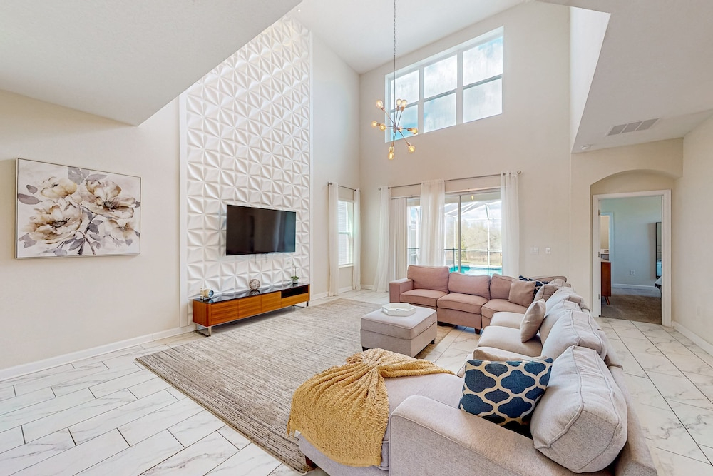 Luxury Home With a Private Pool & Game Room - Resort Amenities, Great Location