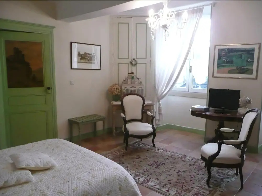 Les Chambres de LHorloge