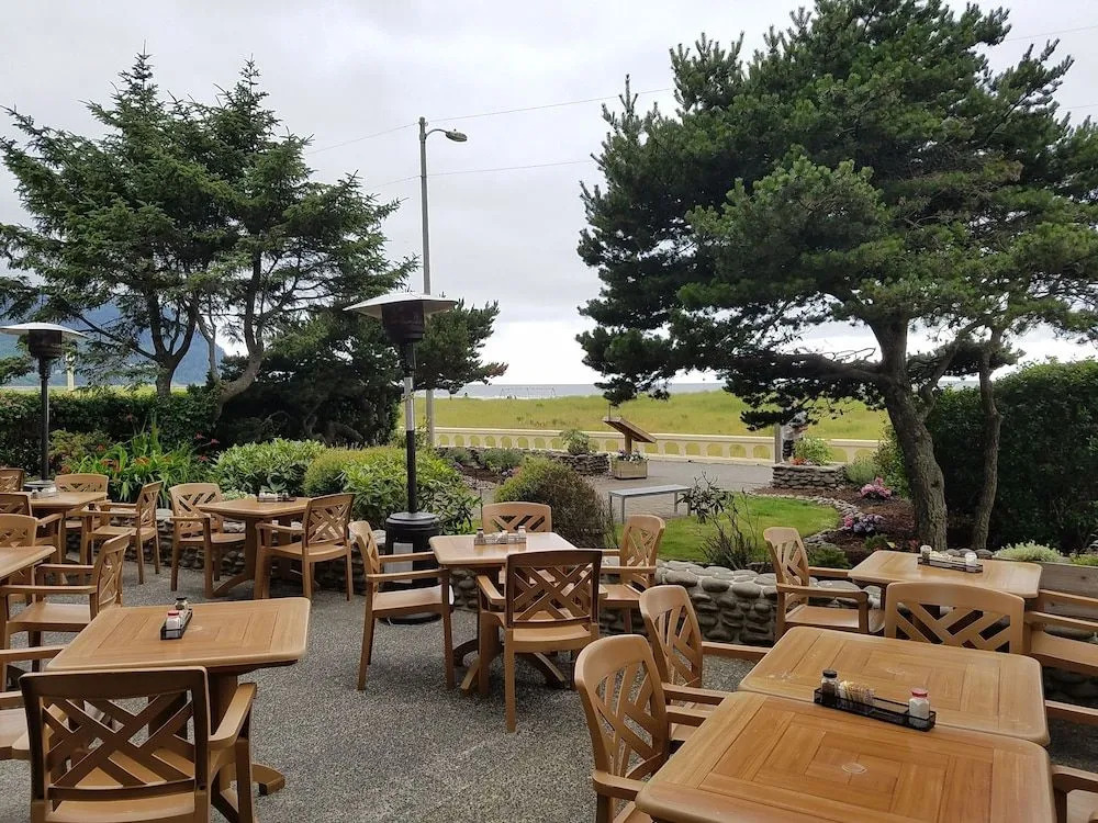 The Seaside Oceanfront Inn