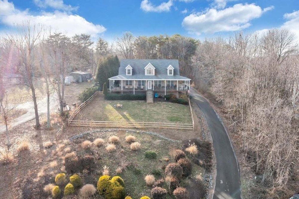 Lake Lookout - Private Home With Lake Views & Game Room