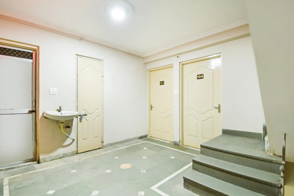 Hotel Mahesh by OYO Rooms