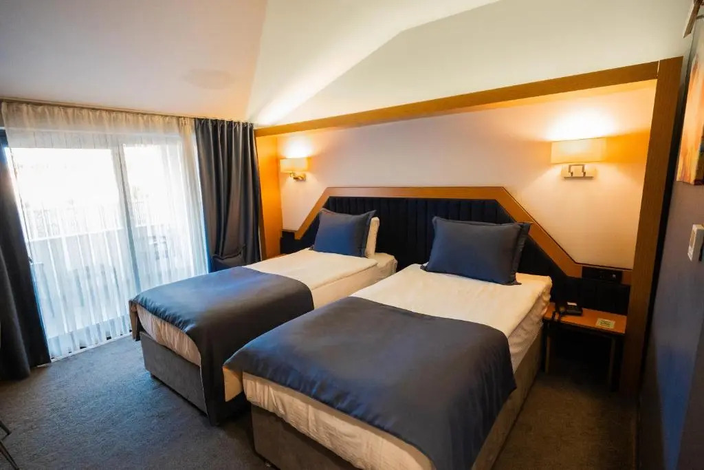 Roof 264 Hotel & Suites