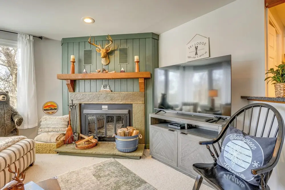 Wintergreen Resort Condo: Deck & Golf Course Views