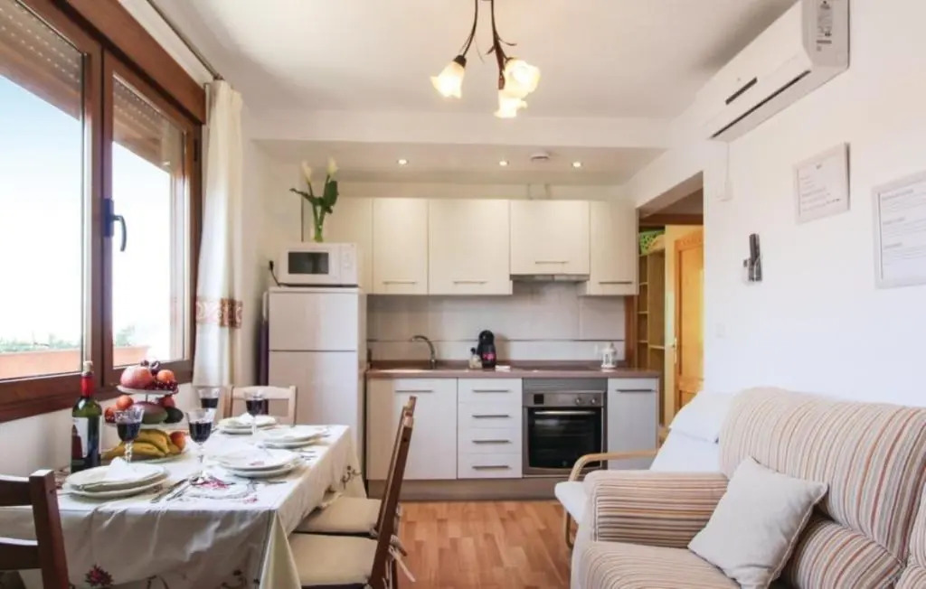 APARTAMENTO EN URB. RESIDENCIAL 2 DORMITORIOS 4 Per.