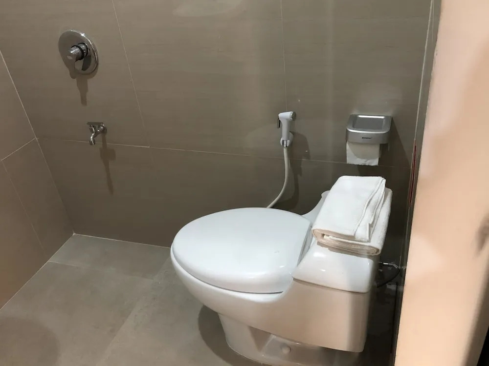 RedDoorz Plus near Solo Paragon Mall