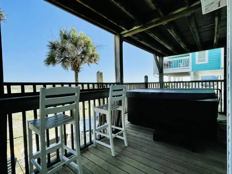 *OCEANFRONT HOUSE ON THE SAND*2 Kings*4br, 4ba*Private Hot Tub*SLEEP 12*PGP1