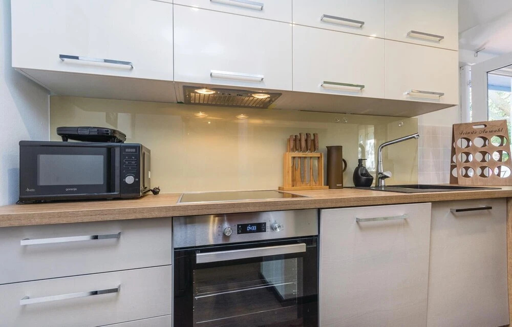 Amazing Home in Tar With Wifi and 4 Bedrooms