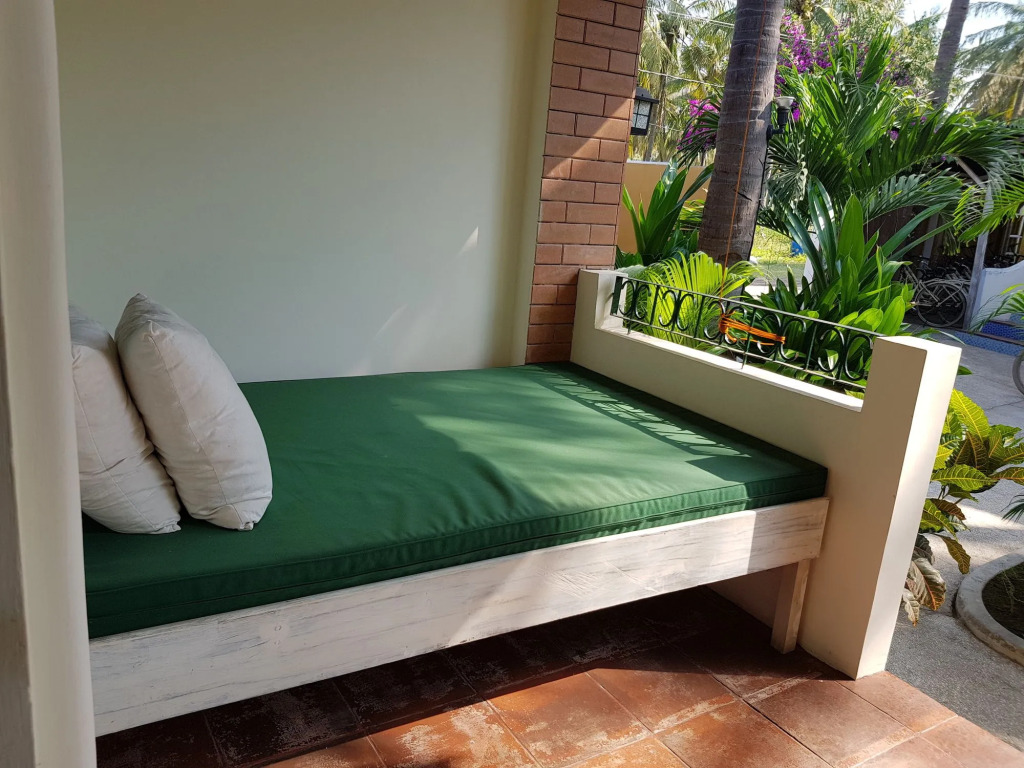 White Coconut Resort