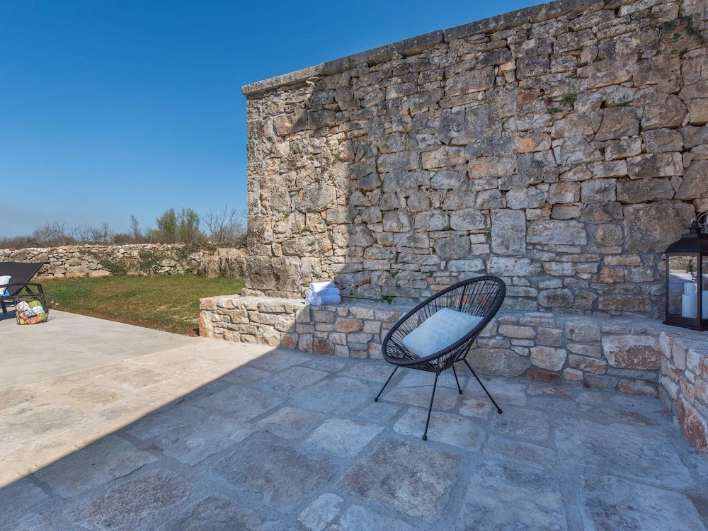 Beautiful Stone House with Large Garden And Private Pool