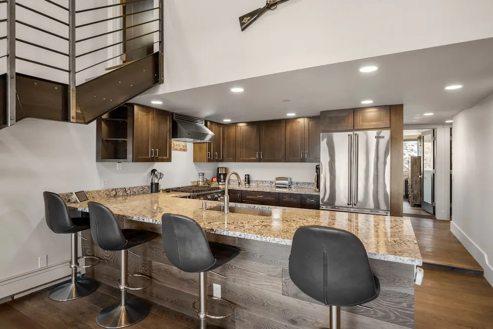 Central Aspen Condo Walk to Gondola & Ruby Park - LC5