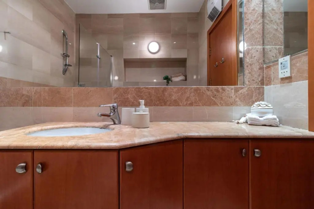 Cosy Studio in Mamilla, free parking up to 5 ppl