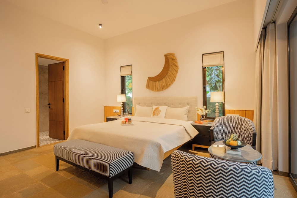 ELIVAAS 4 BHK with Pvt pool - Amado Villa Shai