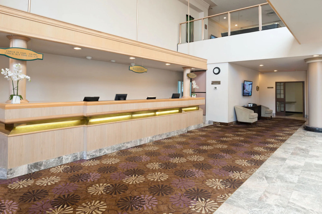 Sandman Signature Mississauga Hotel