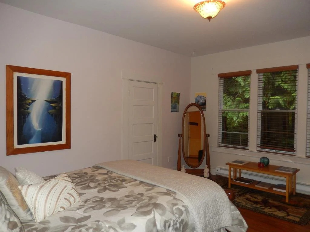 Mountain Meadows Inn & Chalet Suites