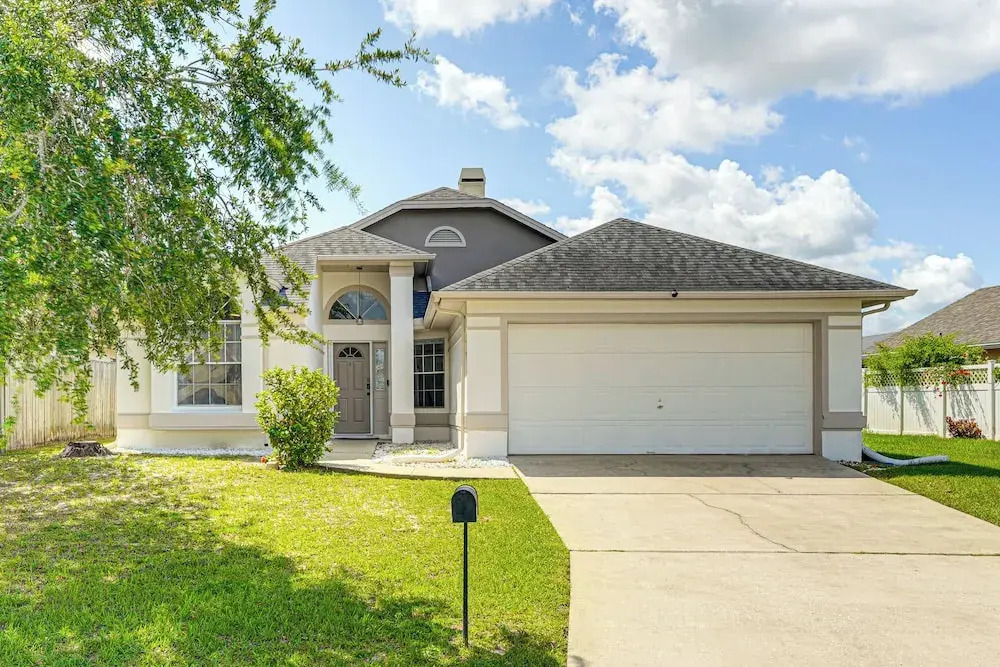 6 Mi to Disney World: Lake-view Retreat w/ Pool!