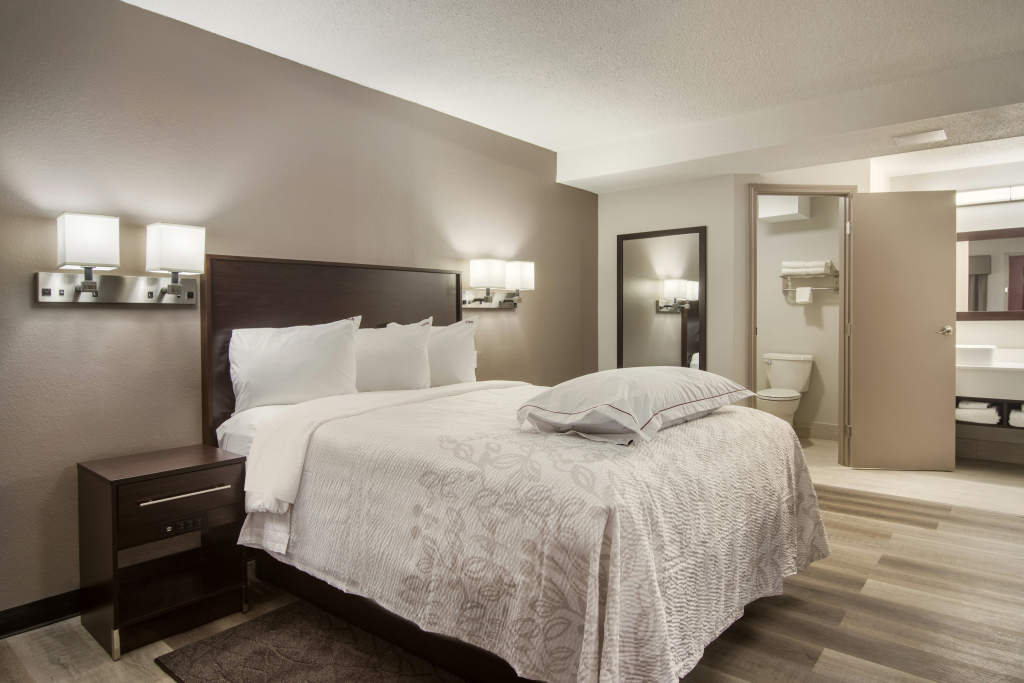 Red Roof Inn PLUS & Suites Erie
