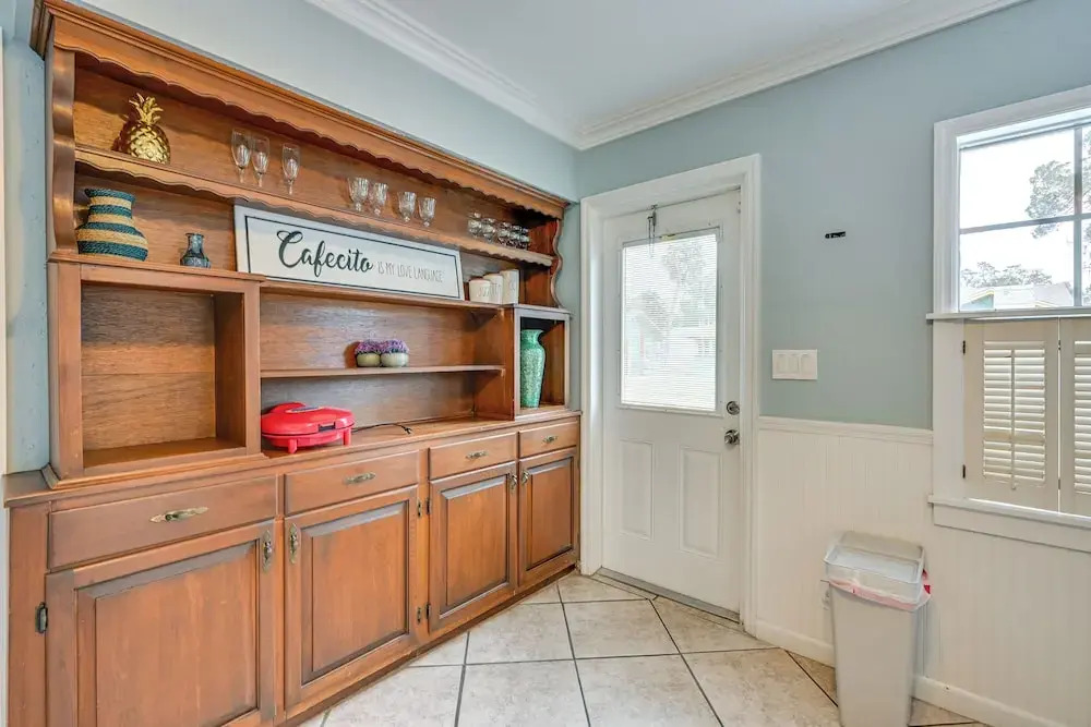 Relax on the Grand River! Bright Waterfront Home
