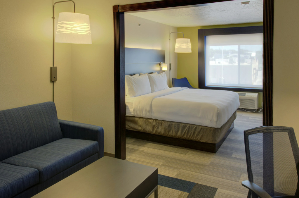 Holiday Inn Express & Suites Le Mars by IHG