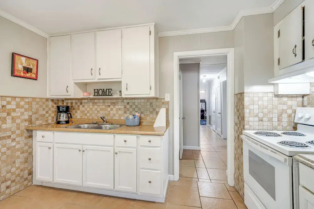 1 Mi to Robins Afb: Family-friendly Home!