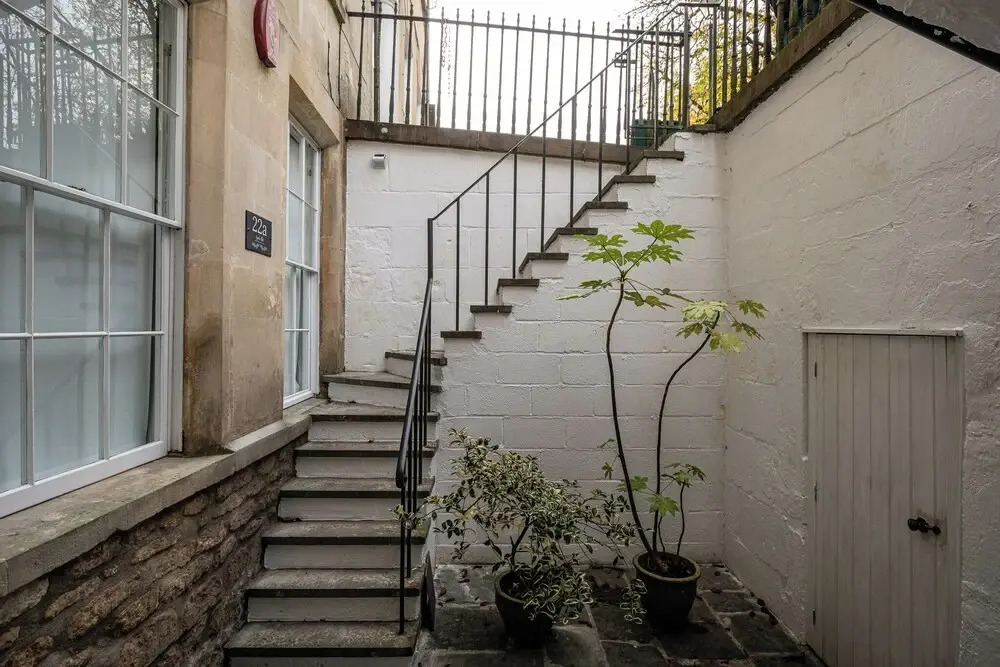 Garden Flat Apartment in Grosvenor Place