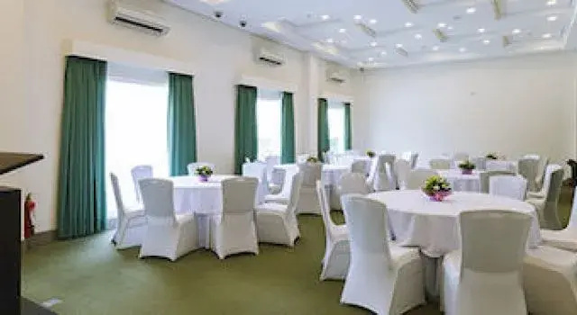 Microtel Inn & Suites By Wyndham South Forbes Near Nuvali