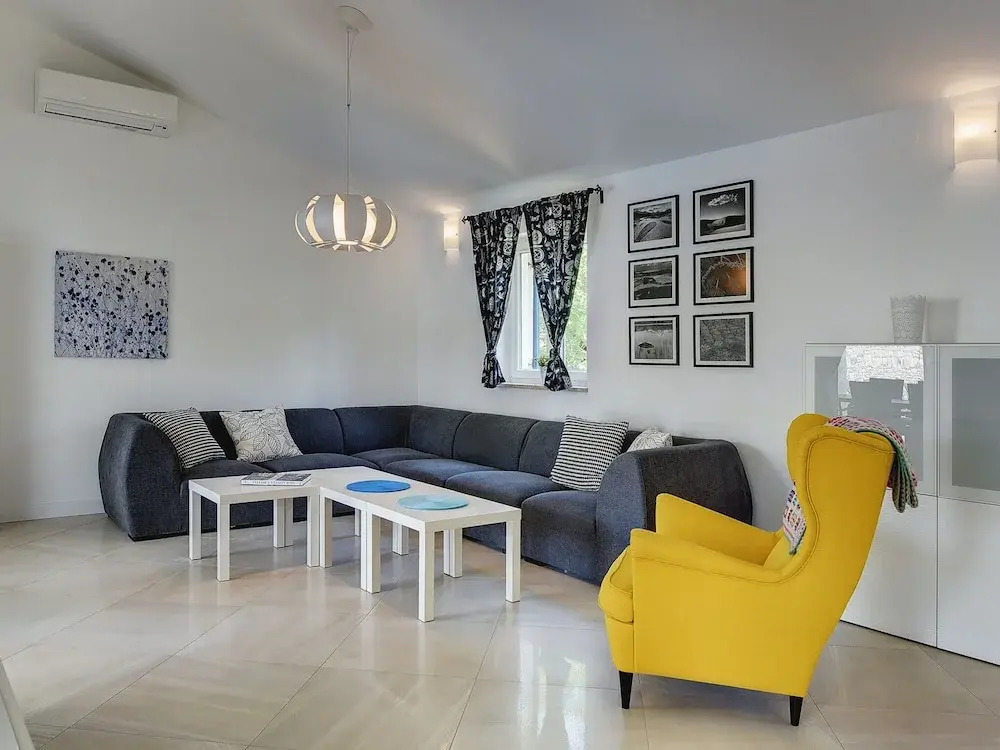 Comfortable Villa With Private Swimming Pool, Table Football, Near Labin