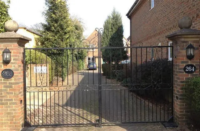 Flat 4 Summertown Court