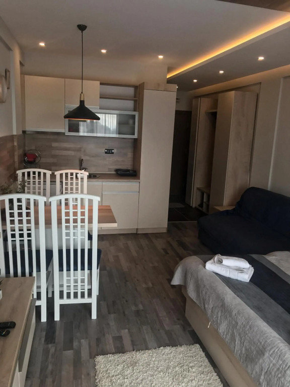 Studio Milmari ,Premier 18