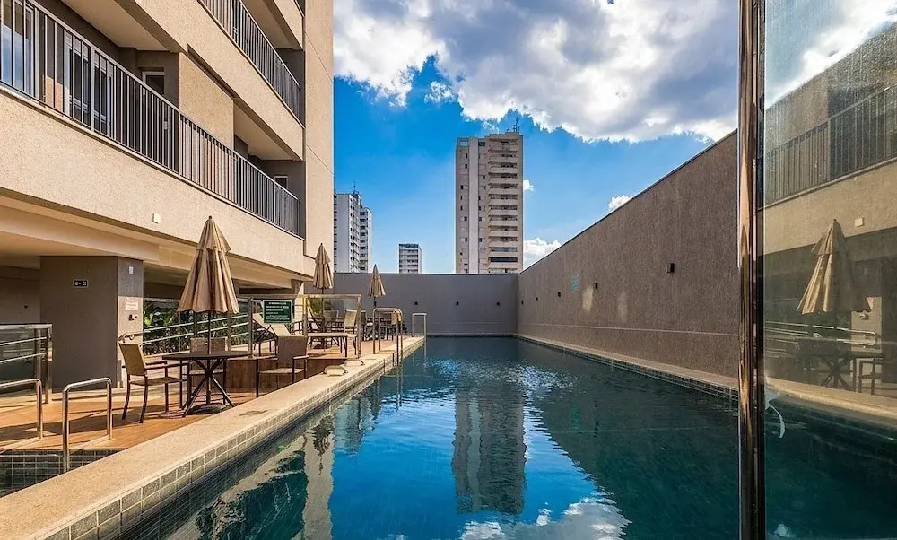 Apts in a Building With Pool and Gym - GRL